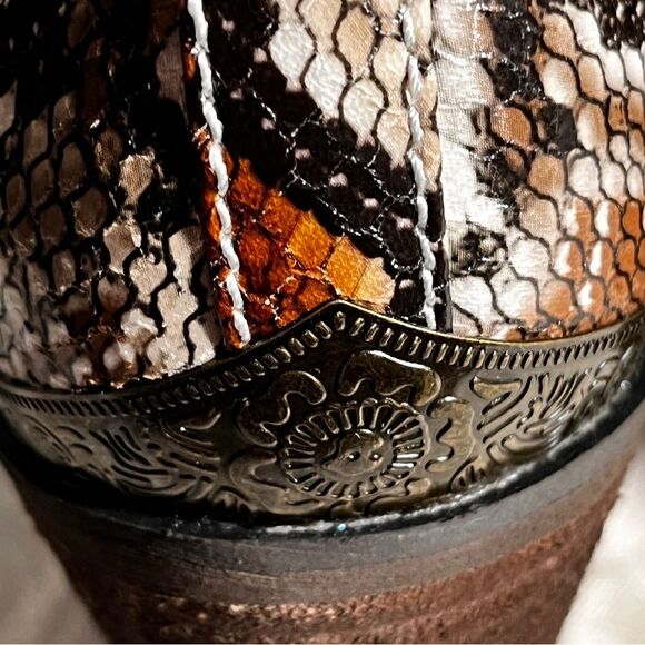 Very Volatile LA Faux python  Booties 8.5 - Picture 9 of 16